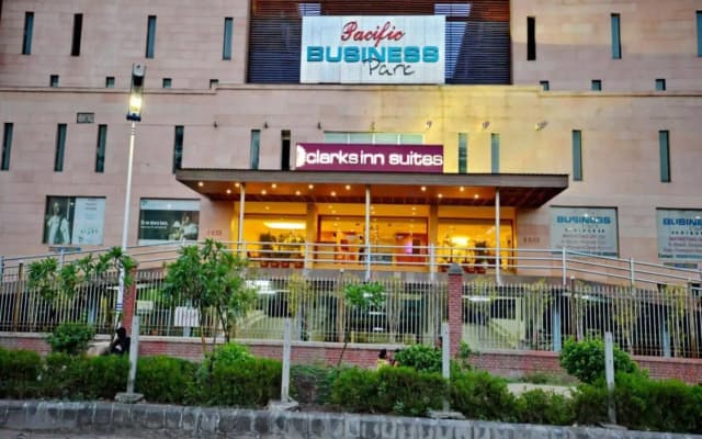 Clarks Inn Suites Delhi/NCR