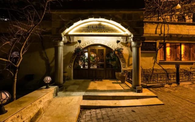 Elite Cave Suites