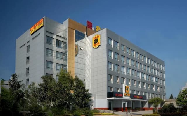 Super 8 Hotel