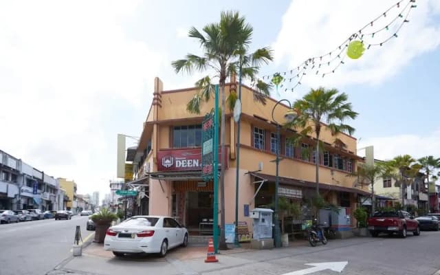 OYO 90838 Ros Heritage Motel