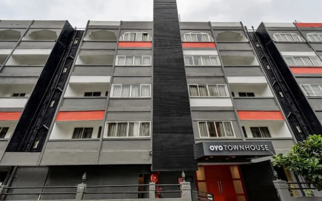 OYO Townhouse 146 Vijay Talkies