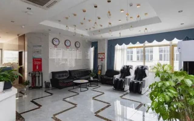 Six Day Business Hotel