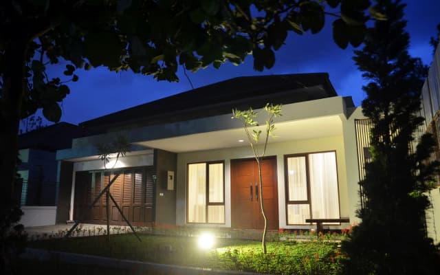Chamomile Hill View 6BR Villa pool and movie room