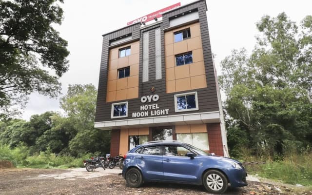 OYO 35382 Hotel Moon Light
