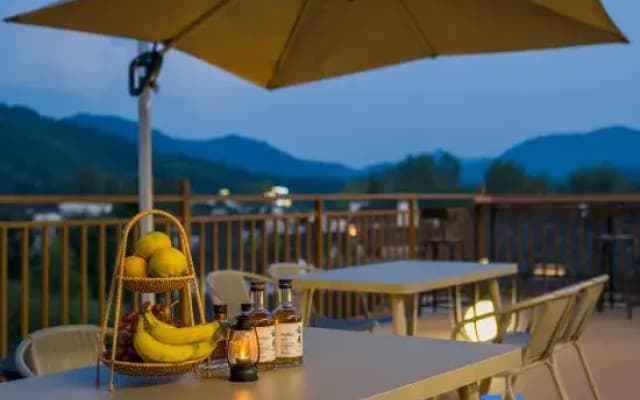 Hongcun Lane Wang·Light Luxury Holiday Homestay (Yuenuma Branch)