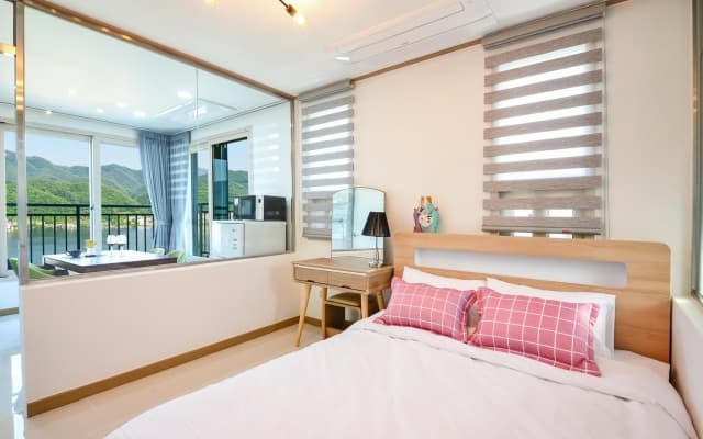 Nami Island Pig Dream Spa Pension