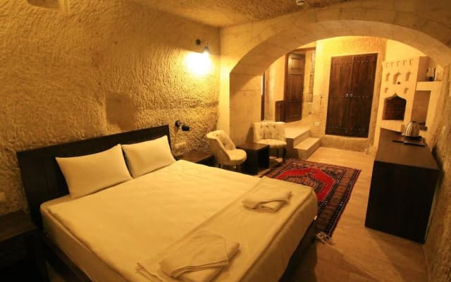 Tafana Cave & Stone Lodge