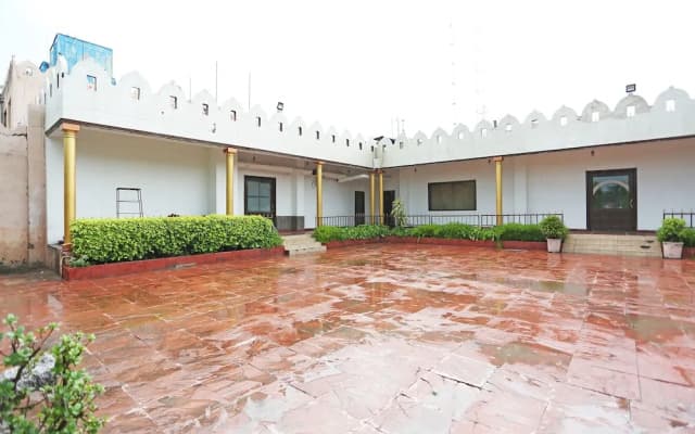 OYO 16565 Karnal Haveli