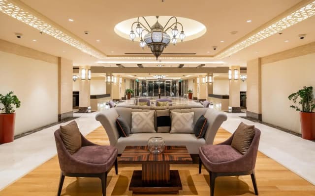 Bright 1bd 110m2 in Palm. Pool, Gym, Beach,Parking