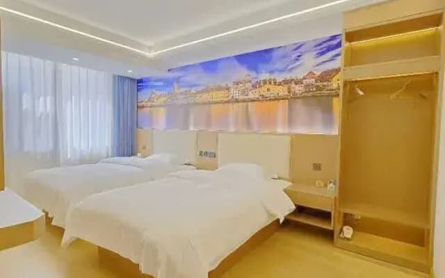 Jujia Hotel (Zhaotong Hejing Plaza)