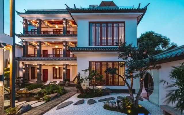 Shenglan View Sea Light Luxury Courtyard in Dali