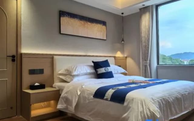 Lvzhou Holiday Inn