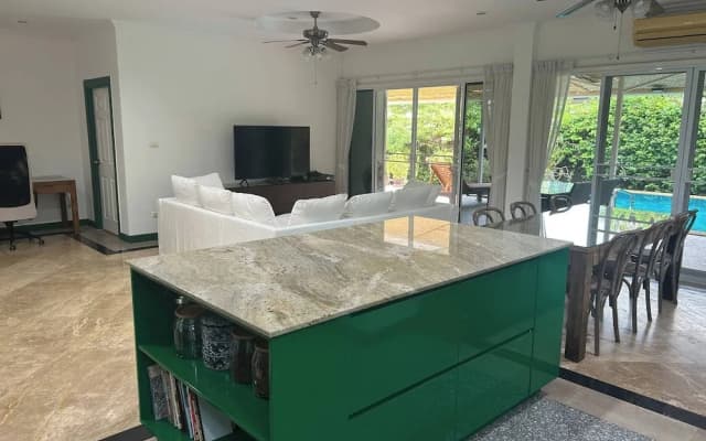 Hidden Villa Oasis Private Pool 2km to Beach&mall