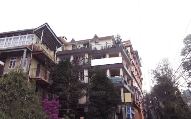 OYO 3303 Hotel Broadway Annexe