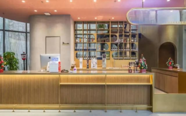 Luoyang Hesheng Hotel (Peony Plaza)