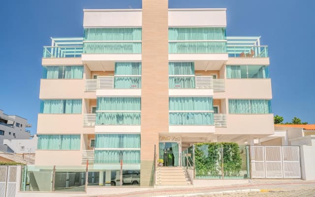 03 Suítes Com Piscina Privativa