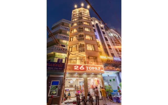 26 Topaz Hotel