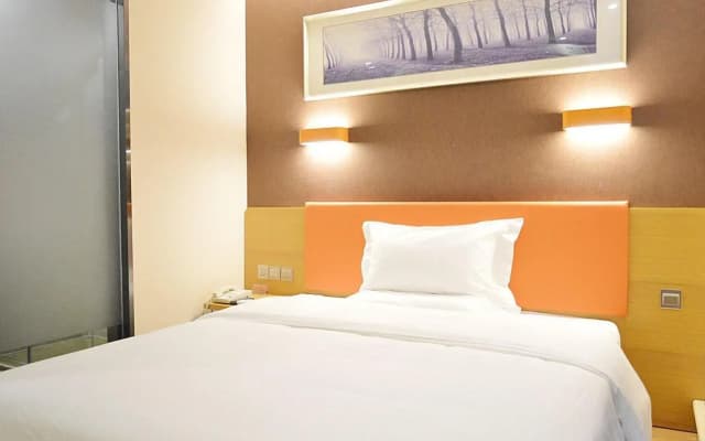 7Days Premium Shijiazhuang East Railway Station Shenghe Square Branch