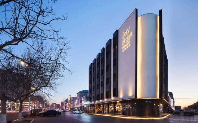Aiju Hotel (Yingkou Bayuquan District Moon Lake Park Branch)