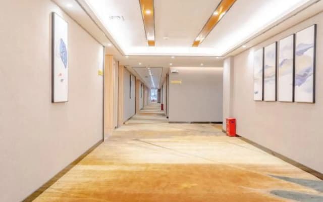 Huangyue Hotel (Wuzhou Arcade City)