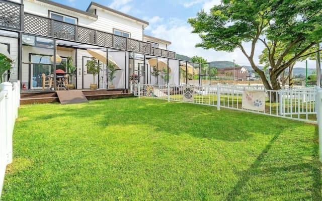 Yeosu Dangdangi Dog Family Pension Gold