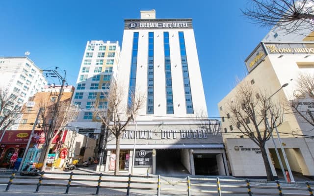 Brown Dot Hotel Minam