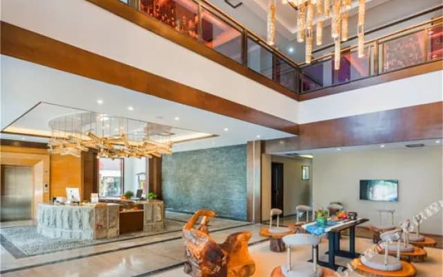 Linran Spring Holiday Hotel near The PandaVally