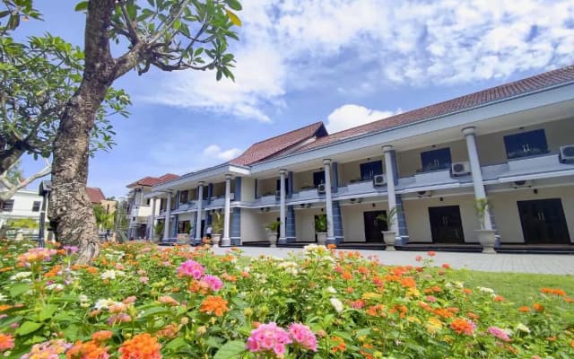 Crystal City Hotel