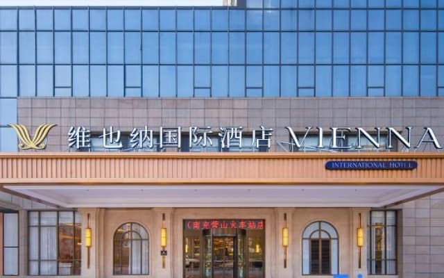 Vienna International Hotel (Yingshan Taihe Xintiandi Branch)