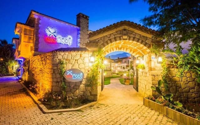 Alaroof Hotel  ( +15 )