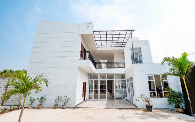 OYO 1611 Four D'home