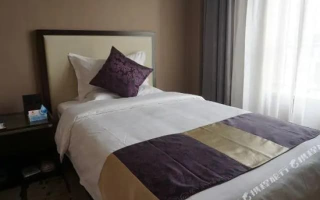 Home Plus (Jinan Shengjing Plaza)