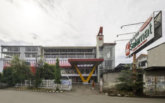 Capital O 1973 Guest House Toserba Selamat Syariah Pelabuhan Ratu