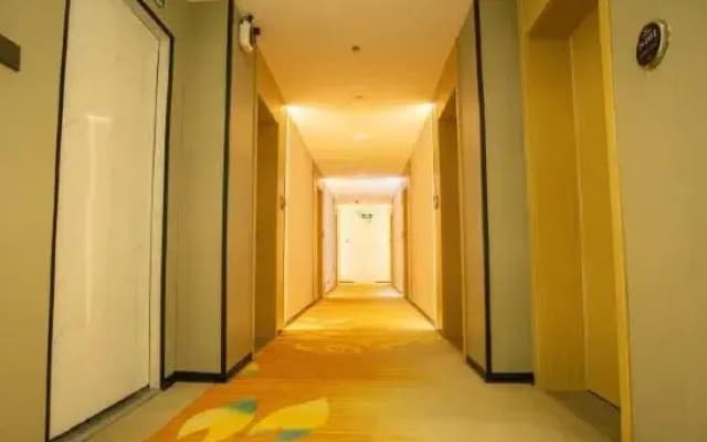 Tuwo Holiday Hotel (You County Bus Terminal)