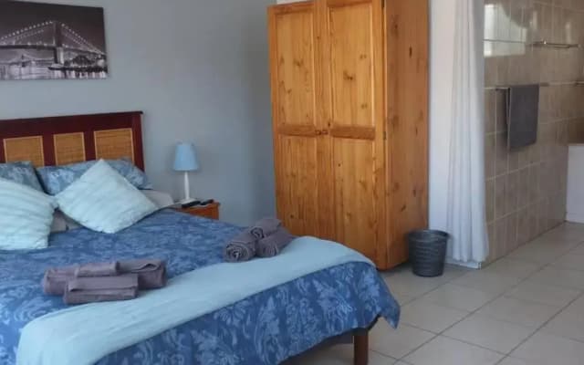 Heron Place sunny self-catering garden flatlet