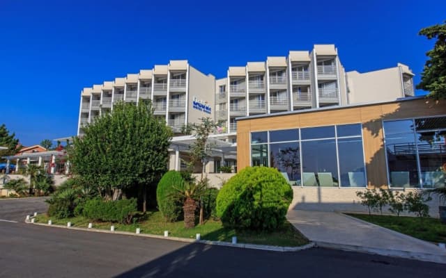 Carine Hotel Delfin