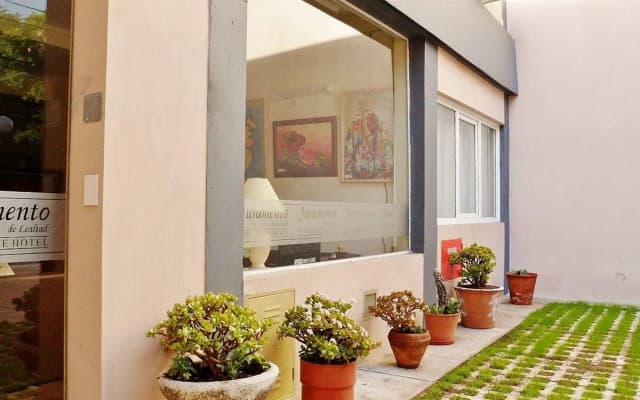 Juramento de Lealtad Townhouse Hotel