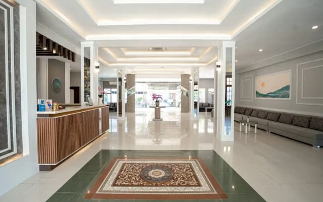 Front One HK Resort Semarang