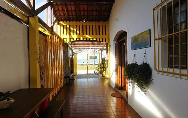 Na Praia Family Hostel & Coworking