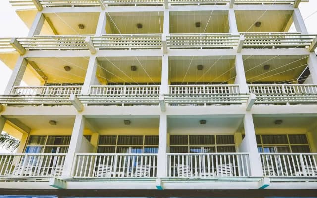Beacon Beach Hotel