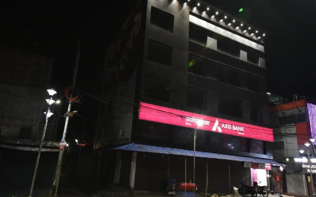 OYO Flagship 630 VIP Road