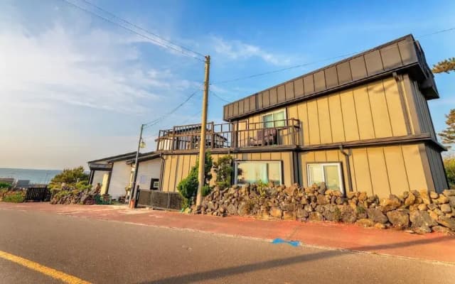 Jeju Kkothyanggi Badasori Pension