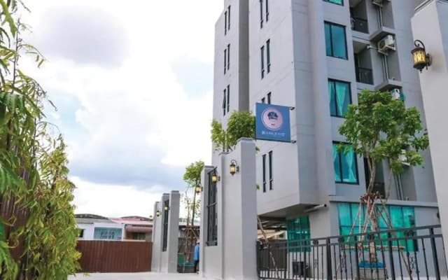 Rq Bangkok Sukhumvit 107 By Collection O