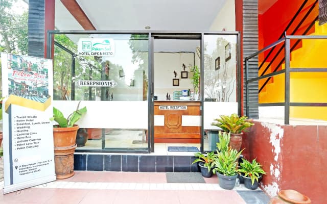 OYO 90878 Pakem Sari Hotel & Convetion
