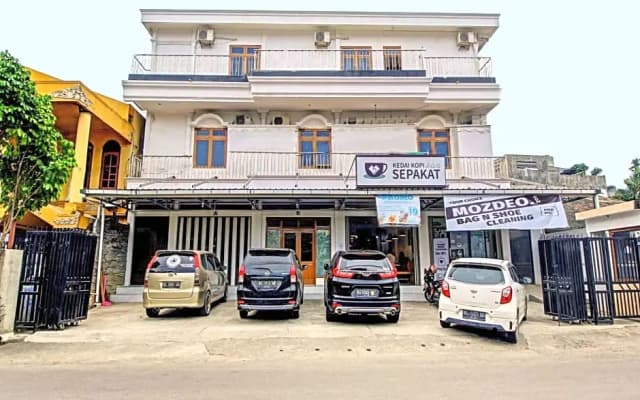 OYO 90224 Palembang Residence
