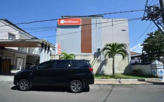 RedDoorz near Alun Alun Cilacap