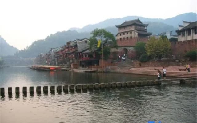 Yuejianglou River View Inn