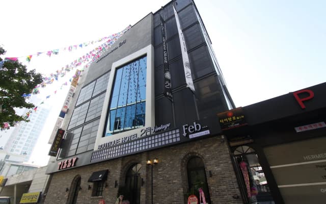 February Hotel Hwanggeum