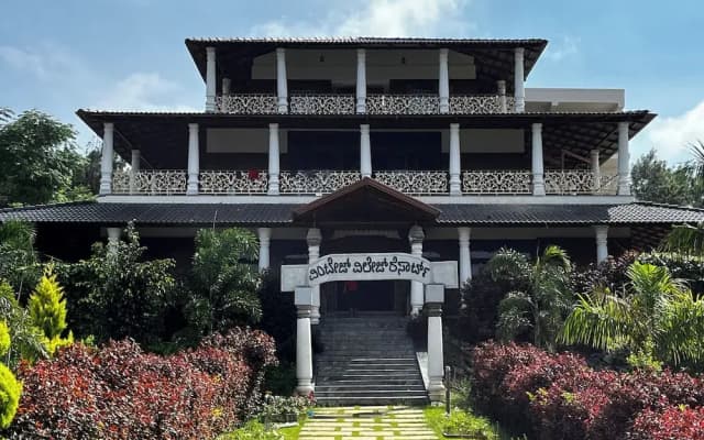Vintage Village Resort & Spa