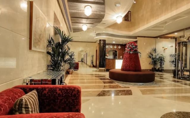 One to One Clover Hotel & Suites